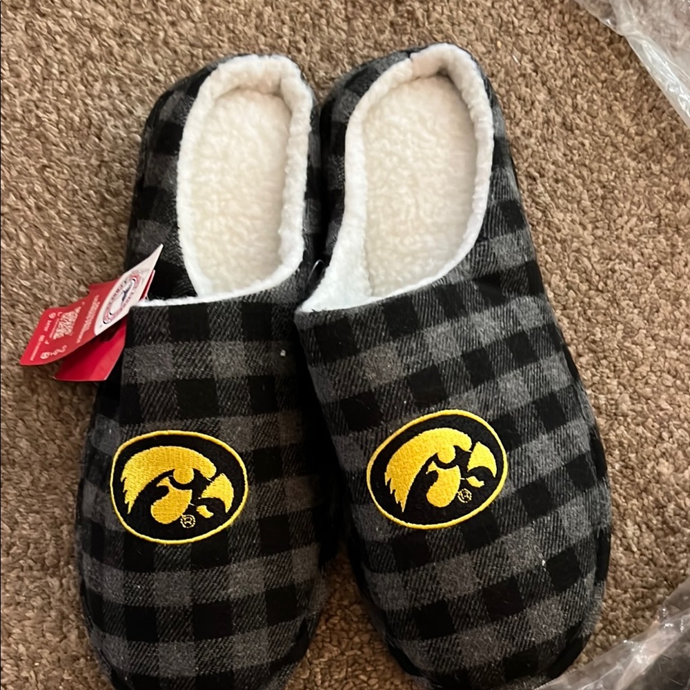 Iowa Hawkeyes - NCAA Men's Plaid Slippers By FOCO Sz large 13/14